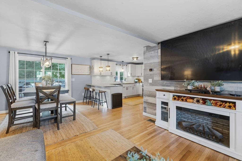 Single Family Residence at 982 Dighton Woods Cir, Dighton MA 02715, Dighton, photo 11 of 23