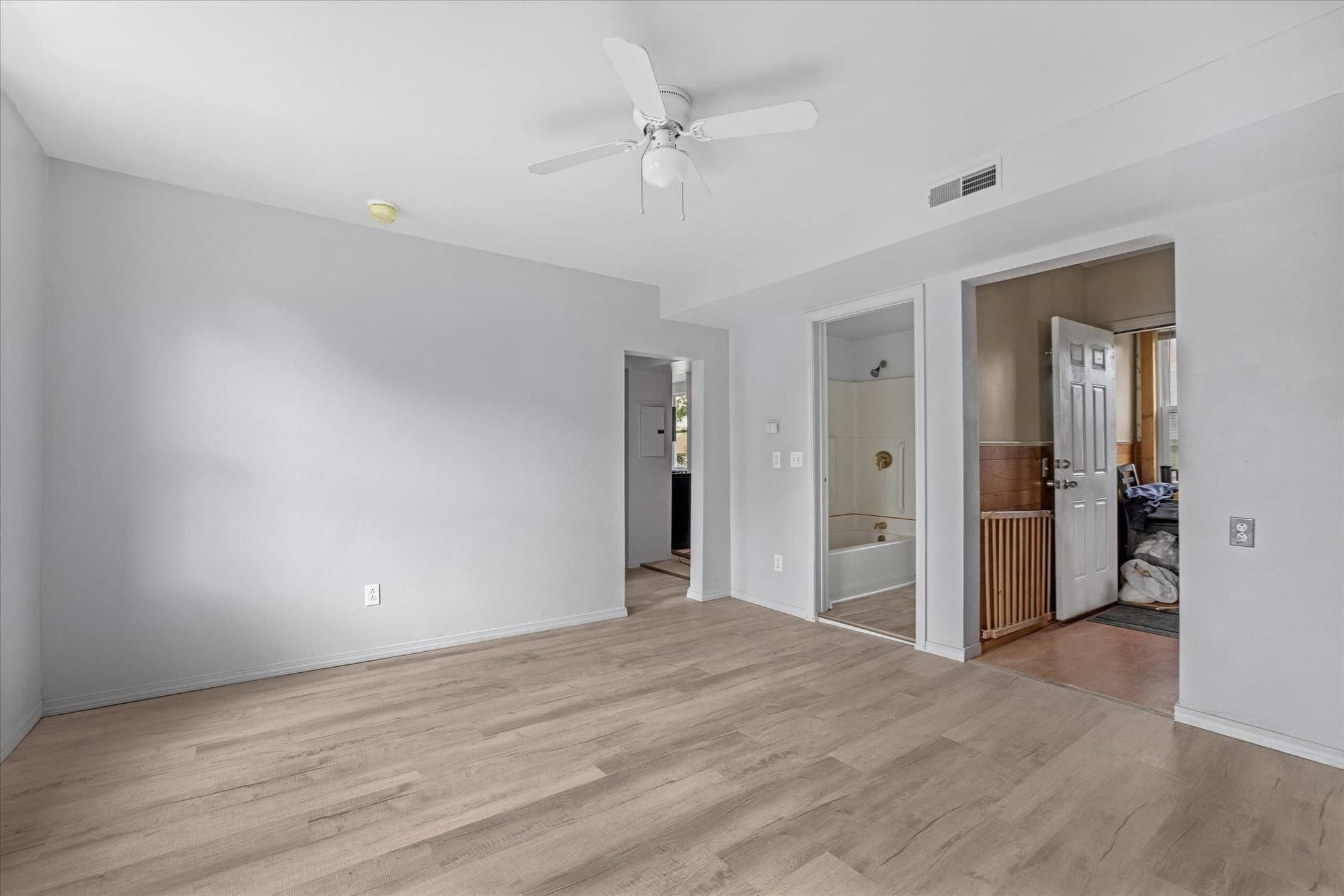 Multi Family at 13 Lincoln St, Spencer MA 01562, photo 13 of 42