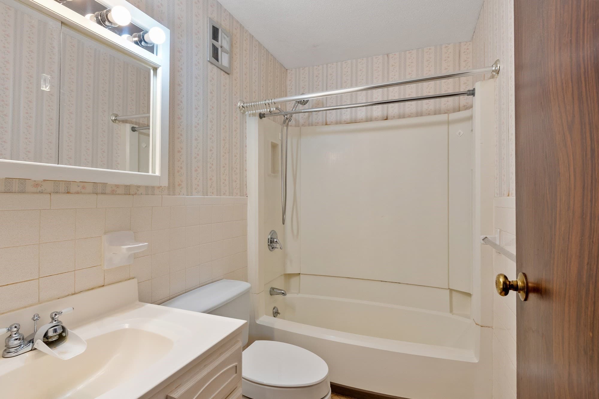 Condominium at 855 John Fitch Hwy # 17, Fitchburg MA 01420, Fitchburg, photo 9 of 28