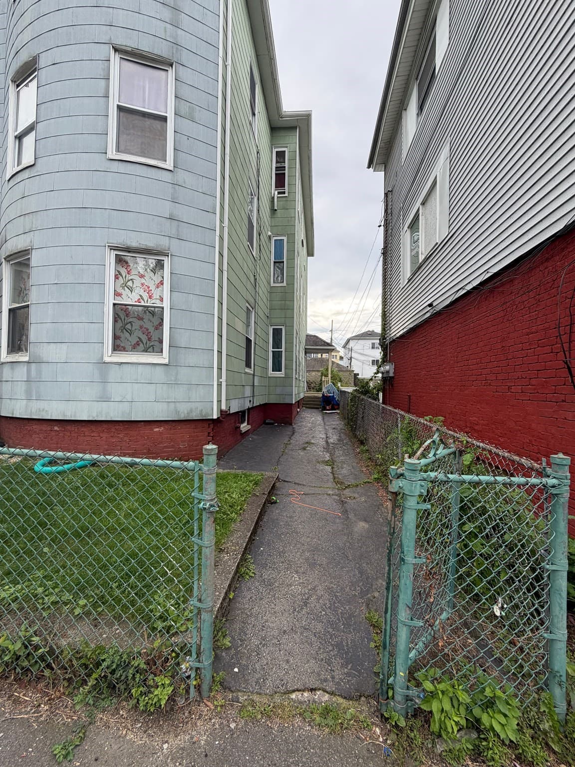 3 Family at 31 Suffield St, Worcester MA 01610, Worcester, photo 2 of 17