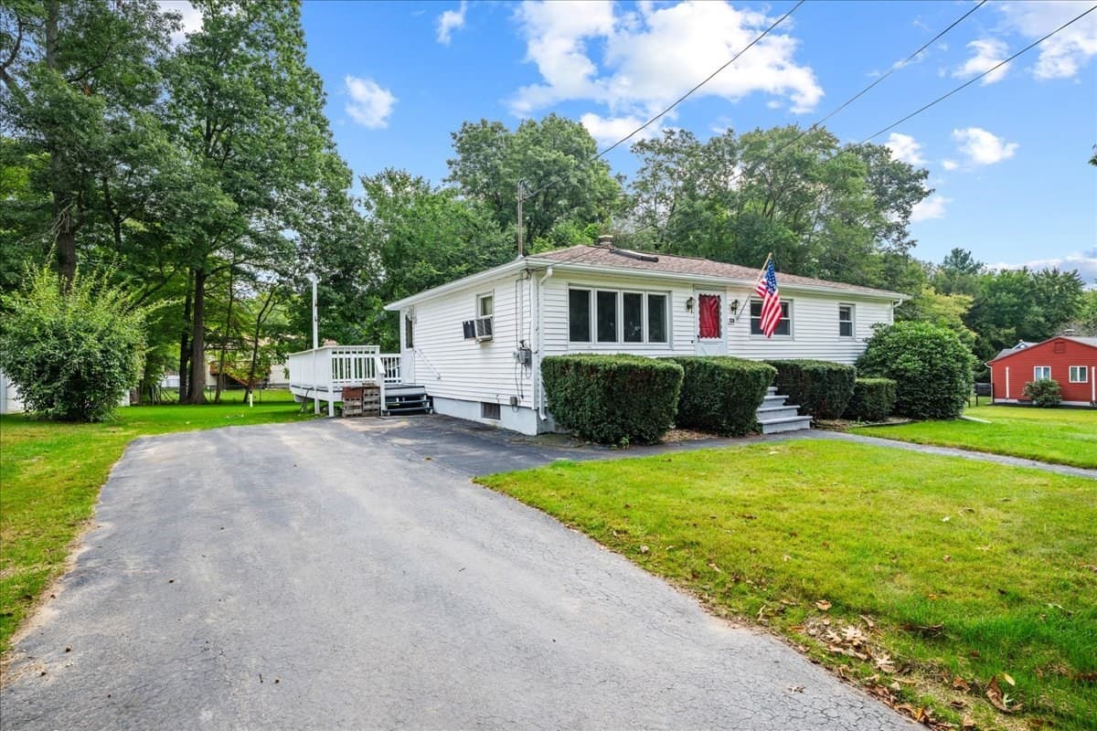 Single Family Residence at 320 Mason Rd Ext, Dudley MA 01571, photo 2 of 21
