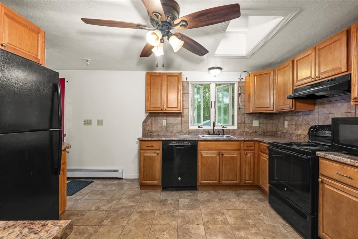 Single Family Residence at 320 Mason Rd Ext, Dudley MA 01571, photo 7 of 21