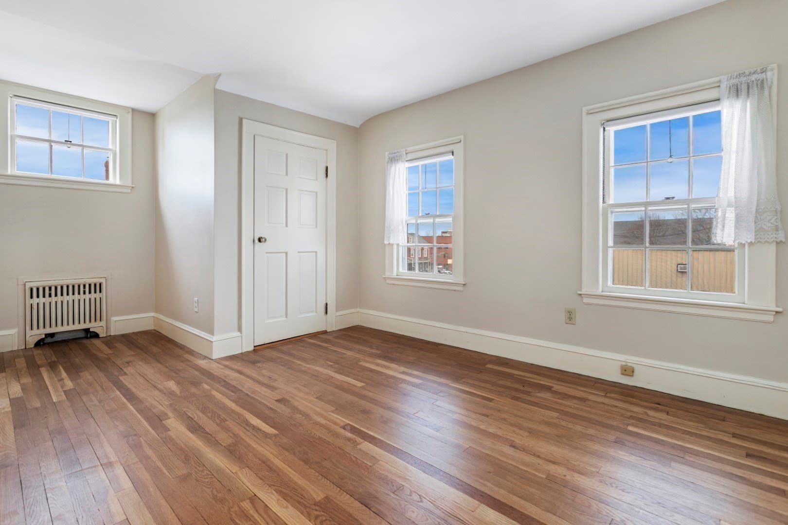 4 Family at 4-6 Common Street, Stoneham MA 02180, Stoneham, photo 15 of 24