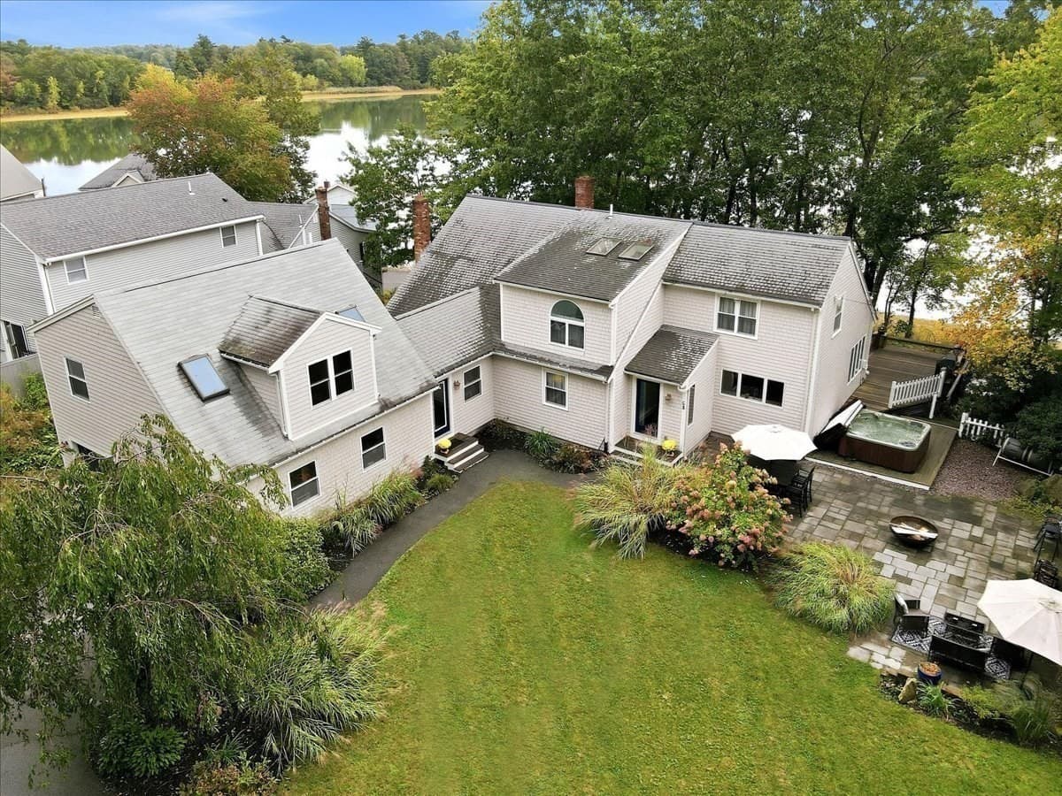 68 Fairview Ave, Pembroke MA 02359