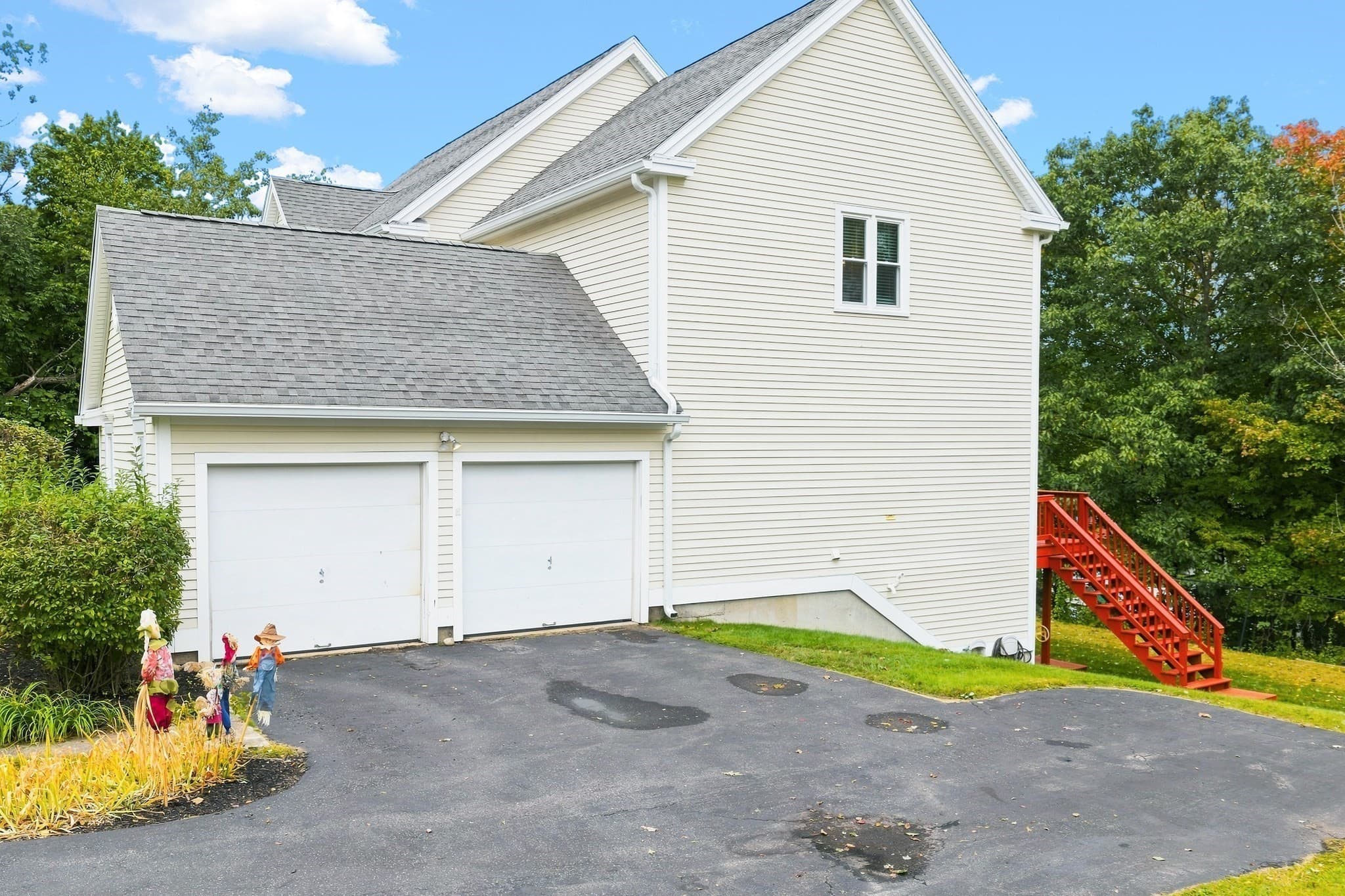 Single Family Residence at 12 Lancelot Road, Shrewsbury MA 01545, Shrewsbury, photo 2 of 39