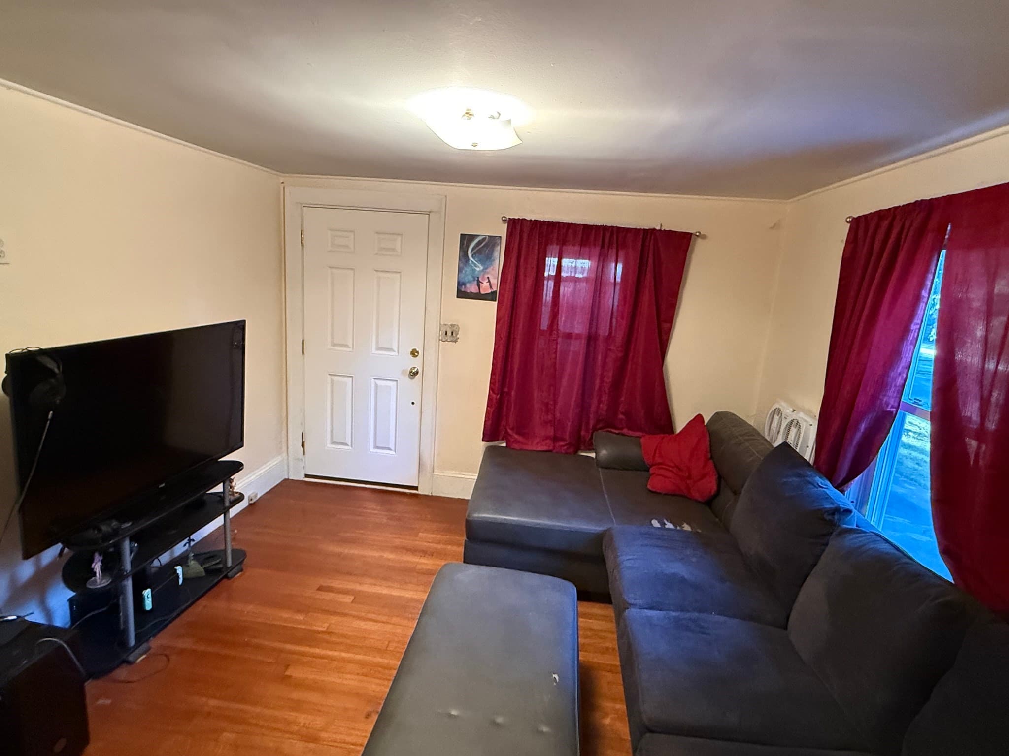 Single Family Residence at 148 Denver St, Springfield MA 01109, Springfield, photo 7 of 38