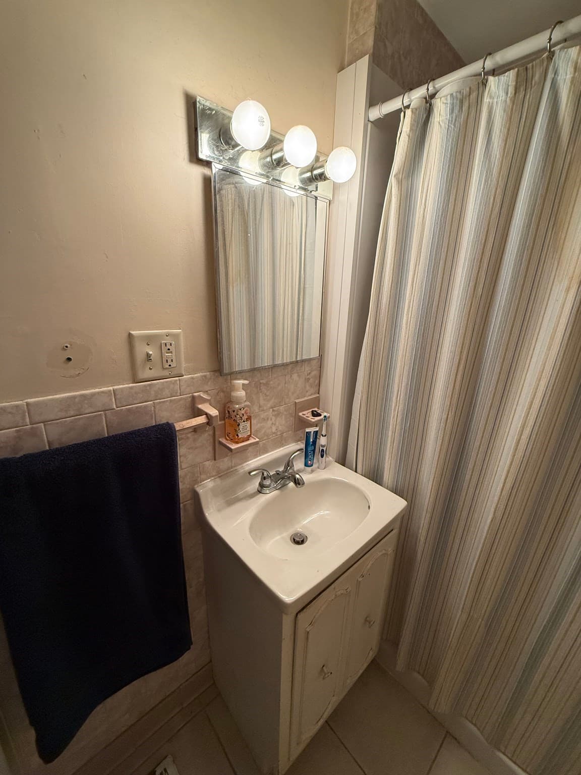 Single Family Residence at 148 Denver St, Springfield MA 01109, Springfield, photo 18 of 38