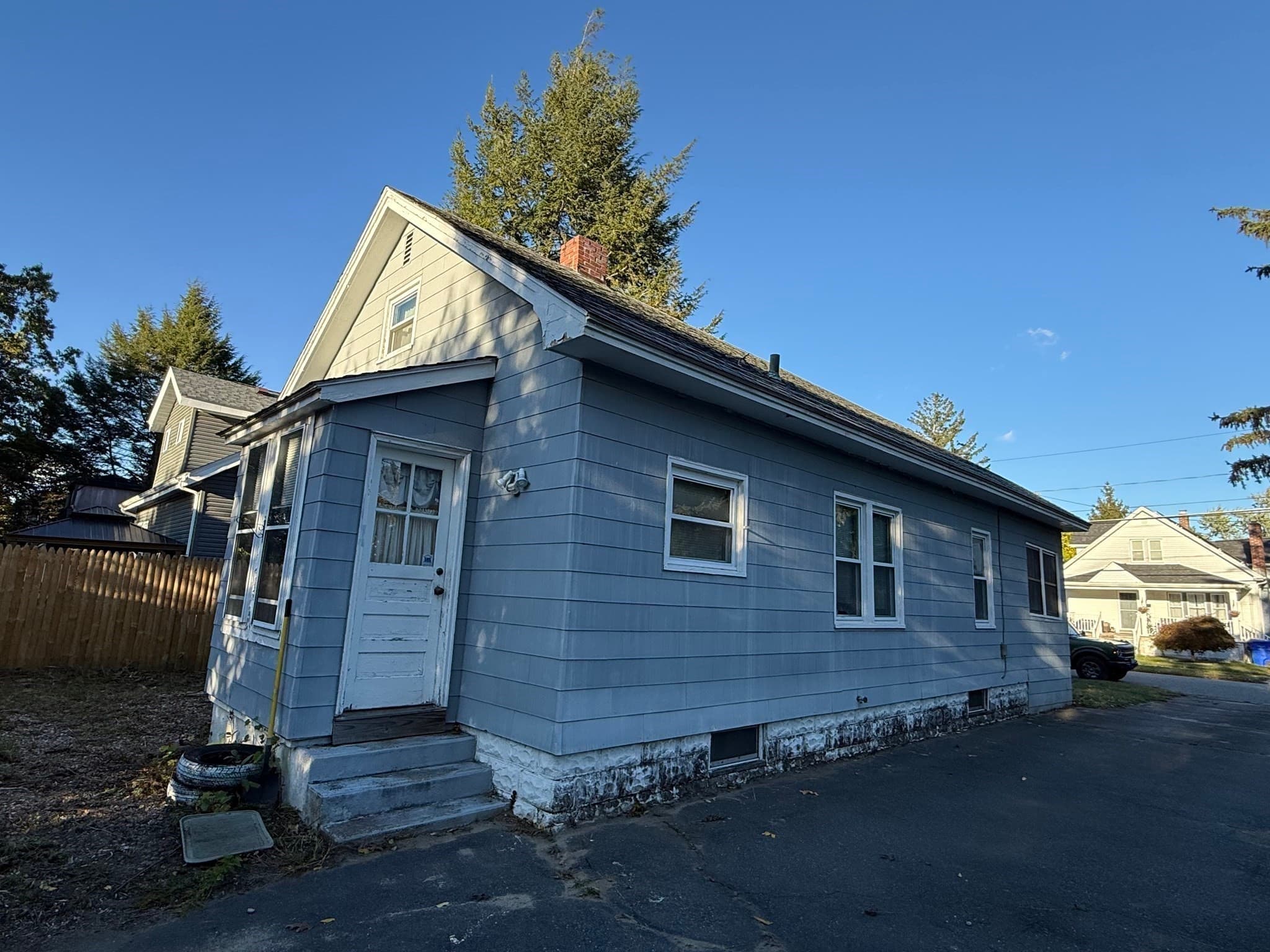Single Family Residence at 148 Denver St, Springfield MA 01109, Springfield, photo 35 of 38