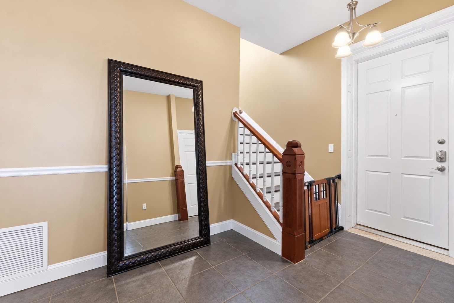 Single Family Residence at 223 Chicopee St, Chicopee MA 01013, Chicopee, photo 10 of 26