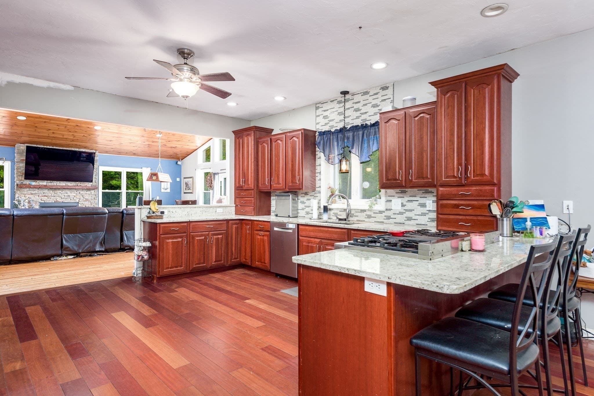Single Family Residence at 332 Ravenelle Road, Thompson CT 06255, photo 11 of 42