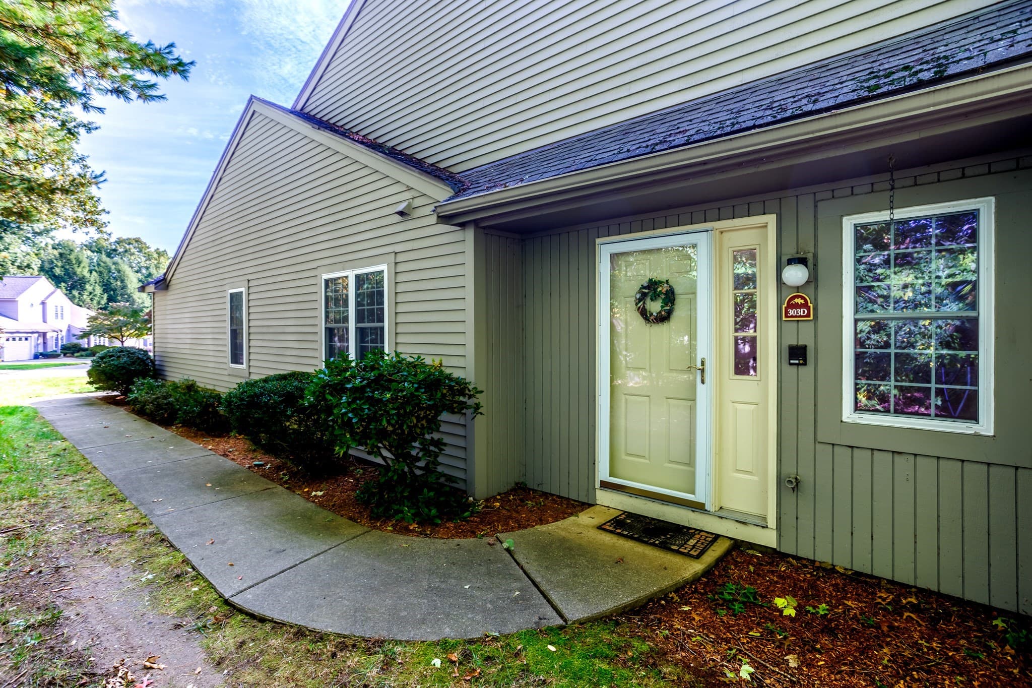 Condominium at 303 Ridgefield Circle # 303D, Clinton MA 01510, Clinton, photo 2 of 37