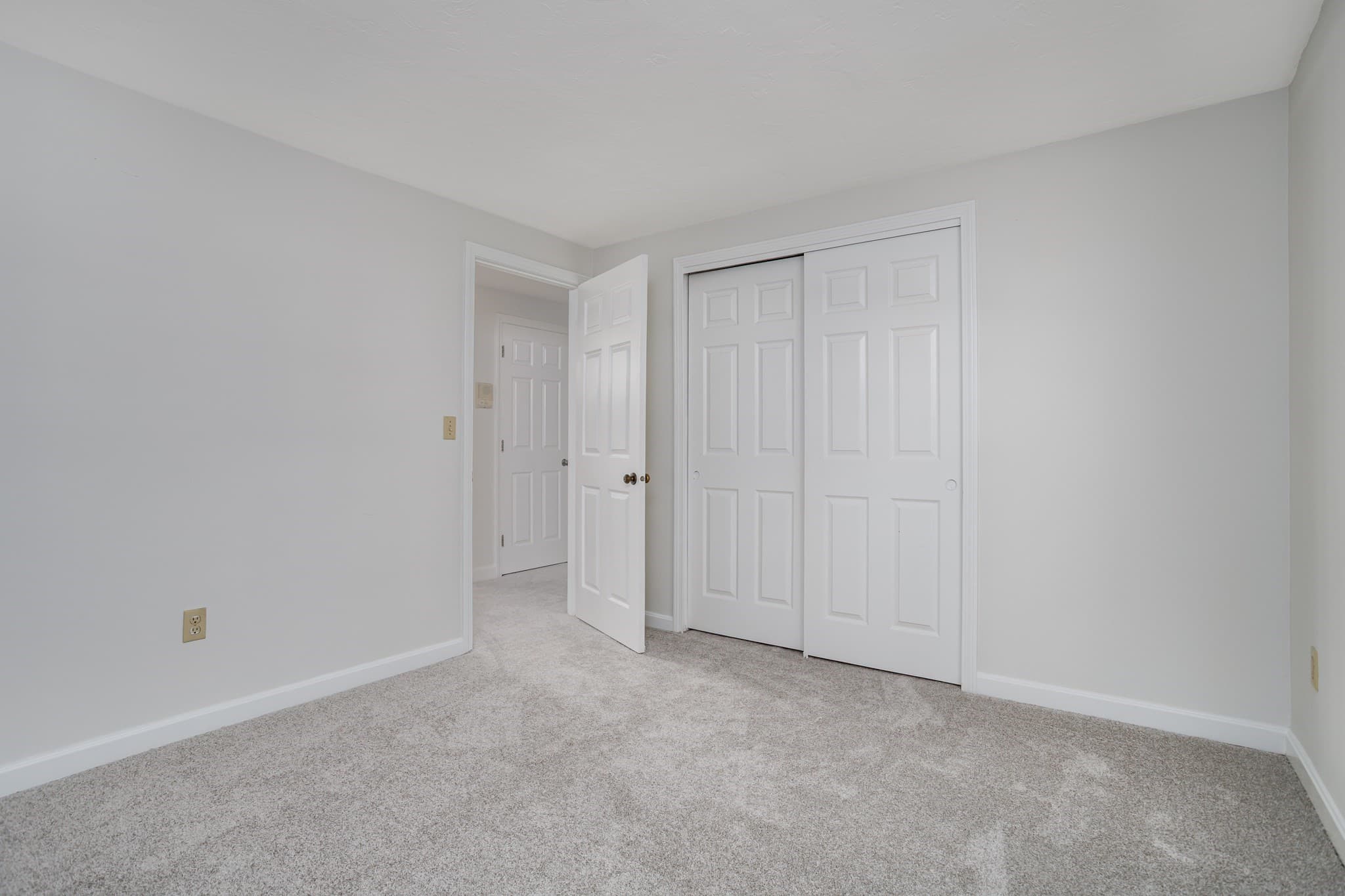 Condominium at 303 Ridgefield Circle # 303D, Clinton MA 01510, Clinton, photo 26 of 37
