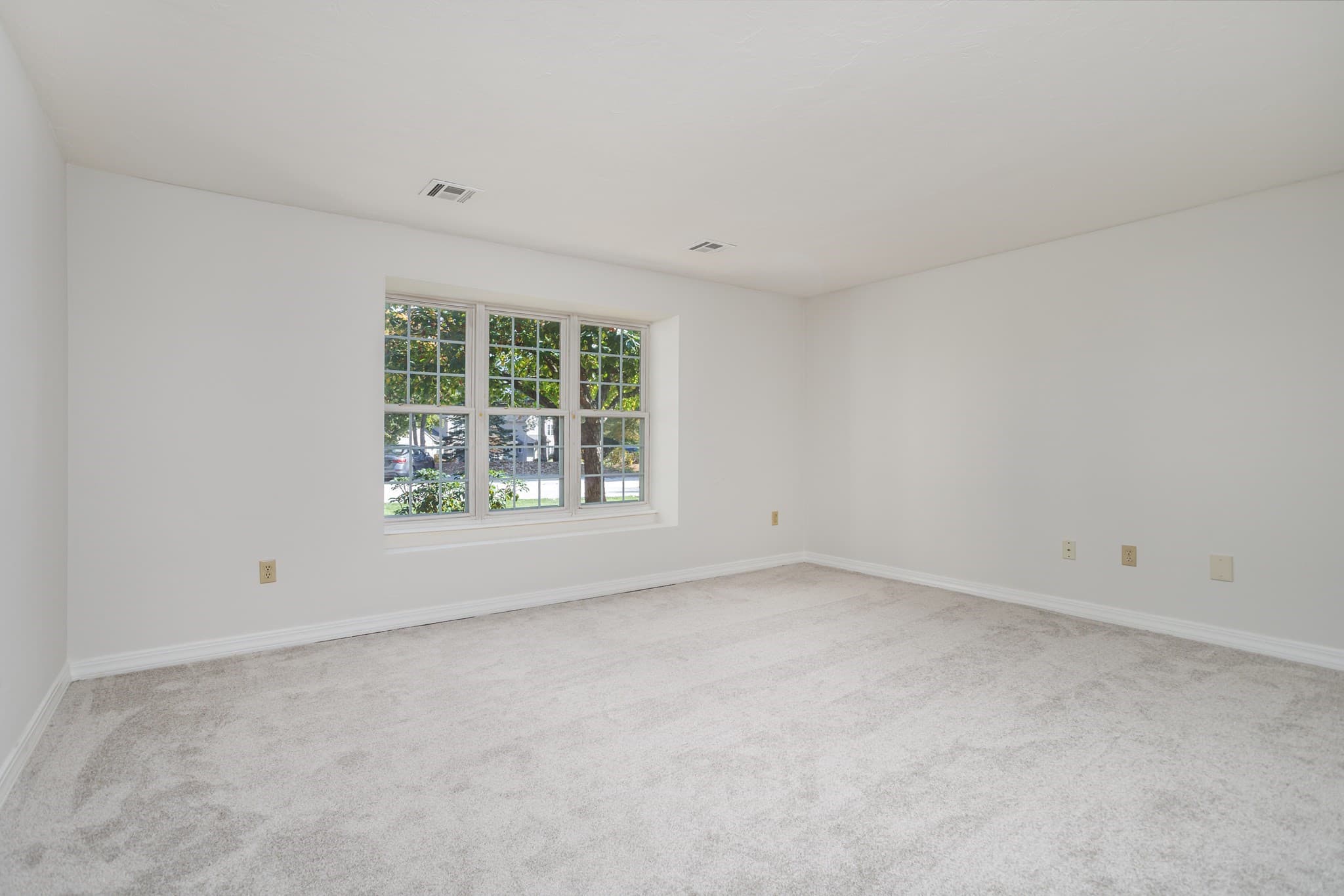 Condominium at 303 Ridgefield Circle # 303D, Clinton MA 01510, Clinton, photo 18 of 37
