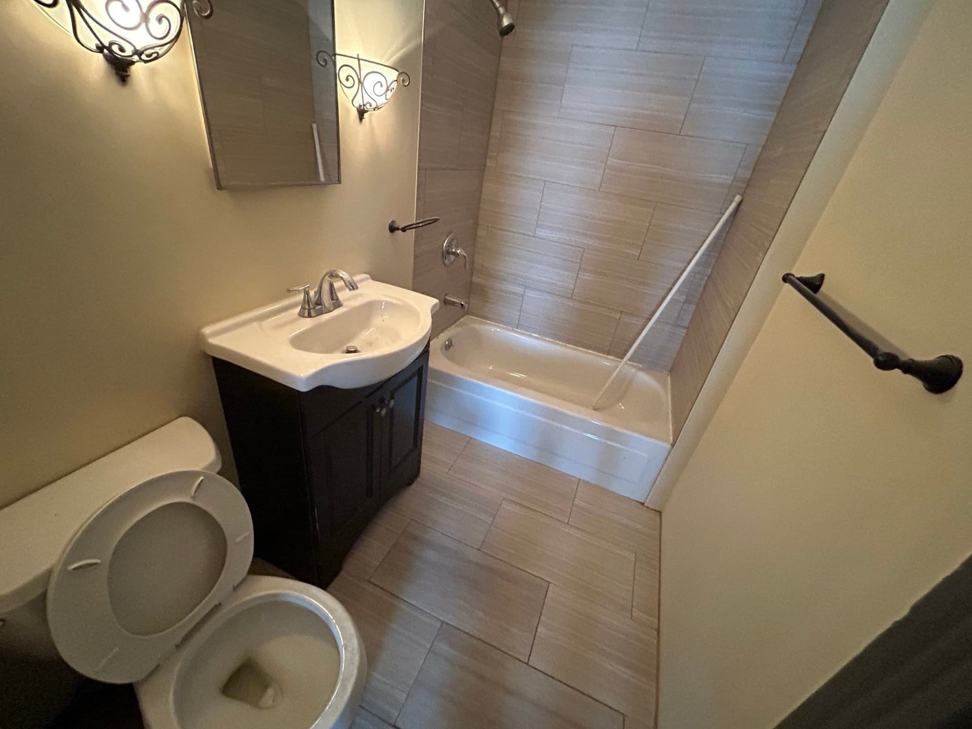 Apartment at 20 Hudson # 3, Worcester MA 01609, photo 7 of 8