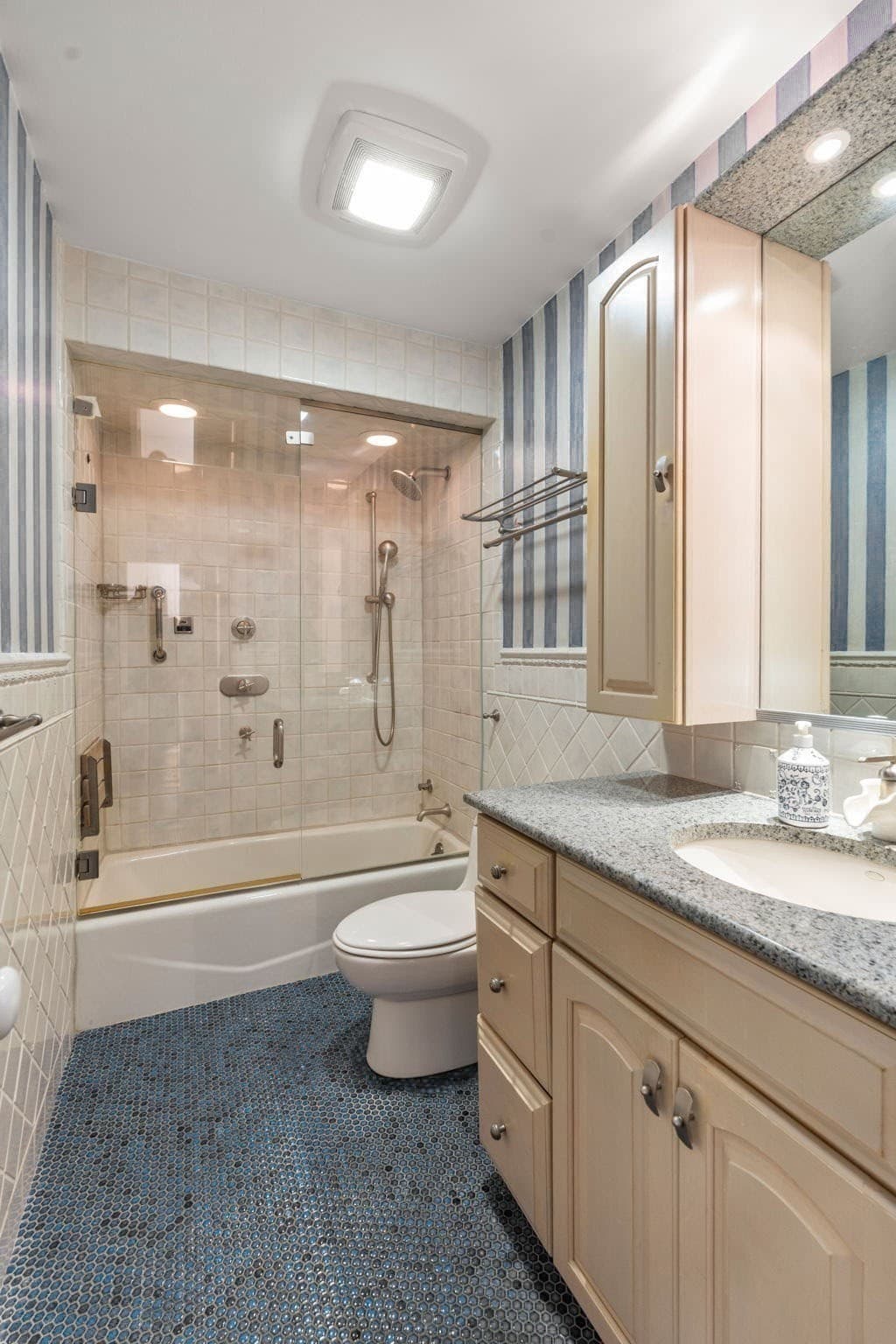 Condominium at 197 Commonwealth Avenue # 3, Boston MA 02116, Boston, photo 10 of 13