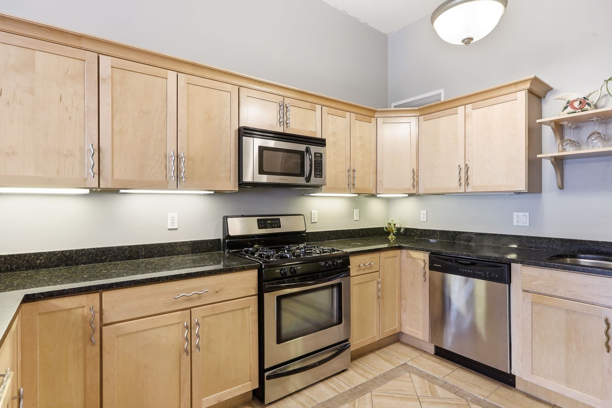 Condominium at 82-88 Winter St # 2B, Worcester MA 01604, Worcester, photo 22 of 36