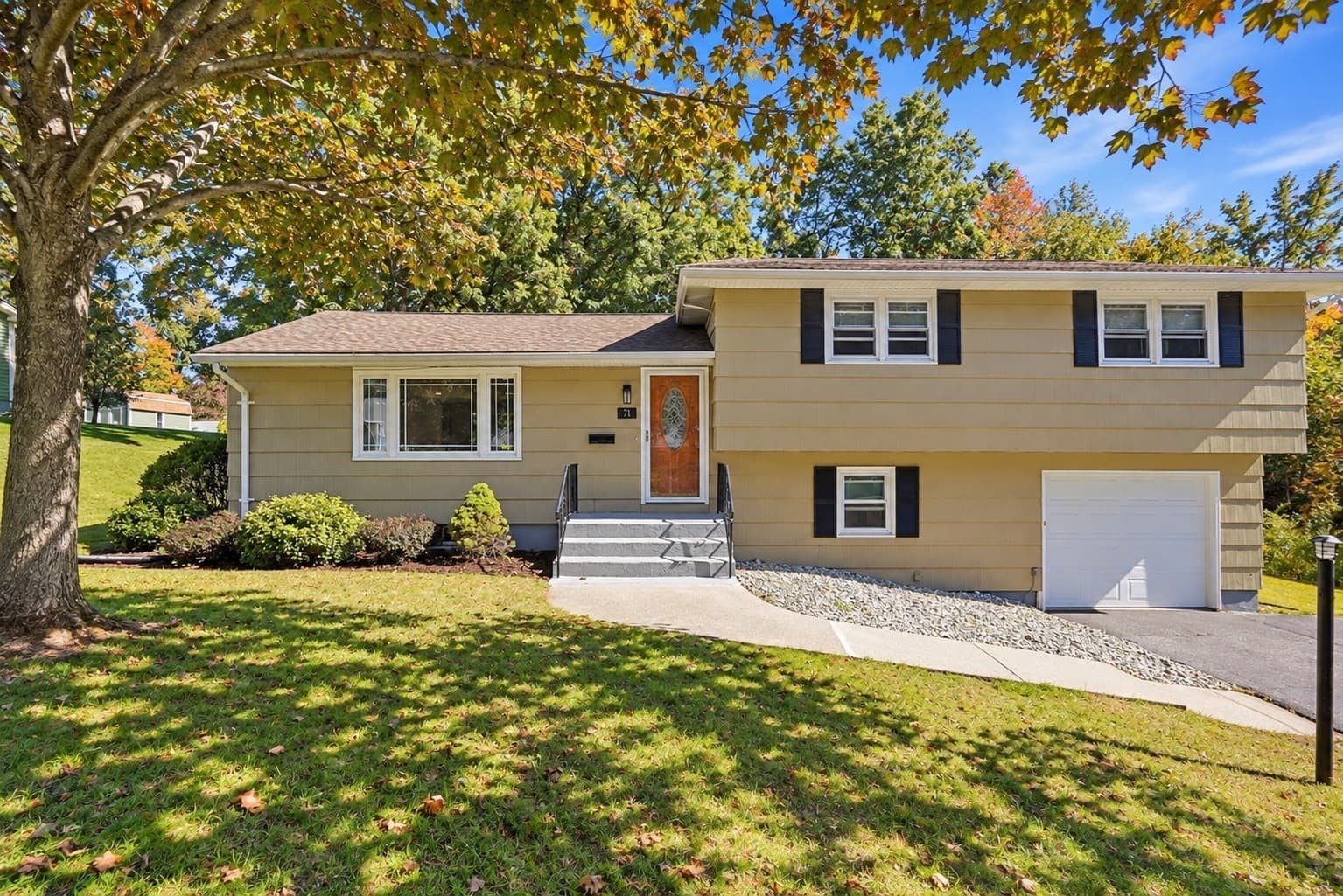 71 Woodside Rd, Ludlow MA 01056