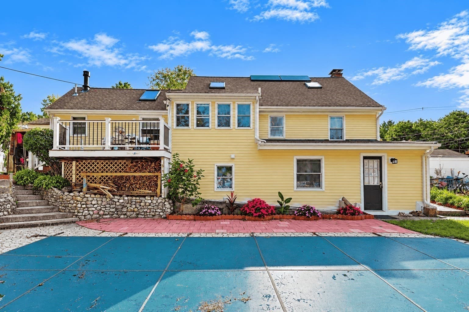 Single Family Residence at 88 N Main St, Bellingham MA 02019, Bellingham, photo 3 of 28