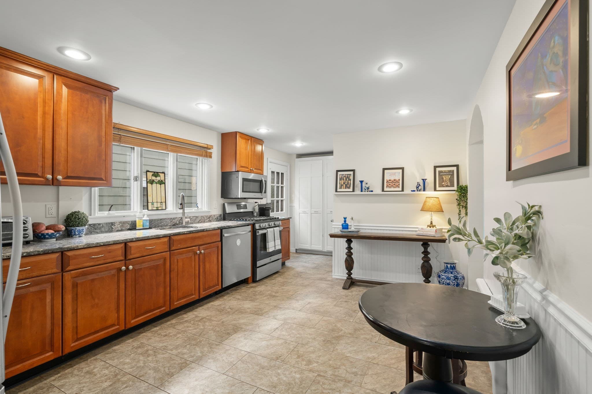 Single Family Residence at 7 Bisson St, Beverly MA 01915, Beverly, photo 4 of 42