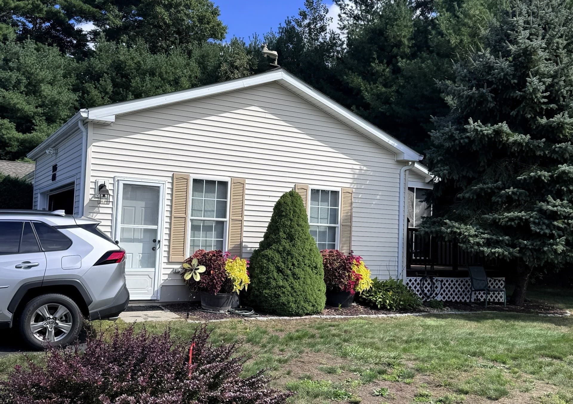 Single Family Residence at 5006 Oak Point Drive, Middleboro MA 02346, Middleboro, photo 2 of 28