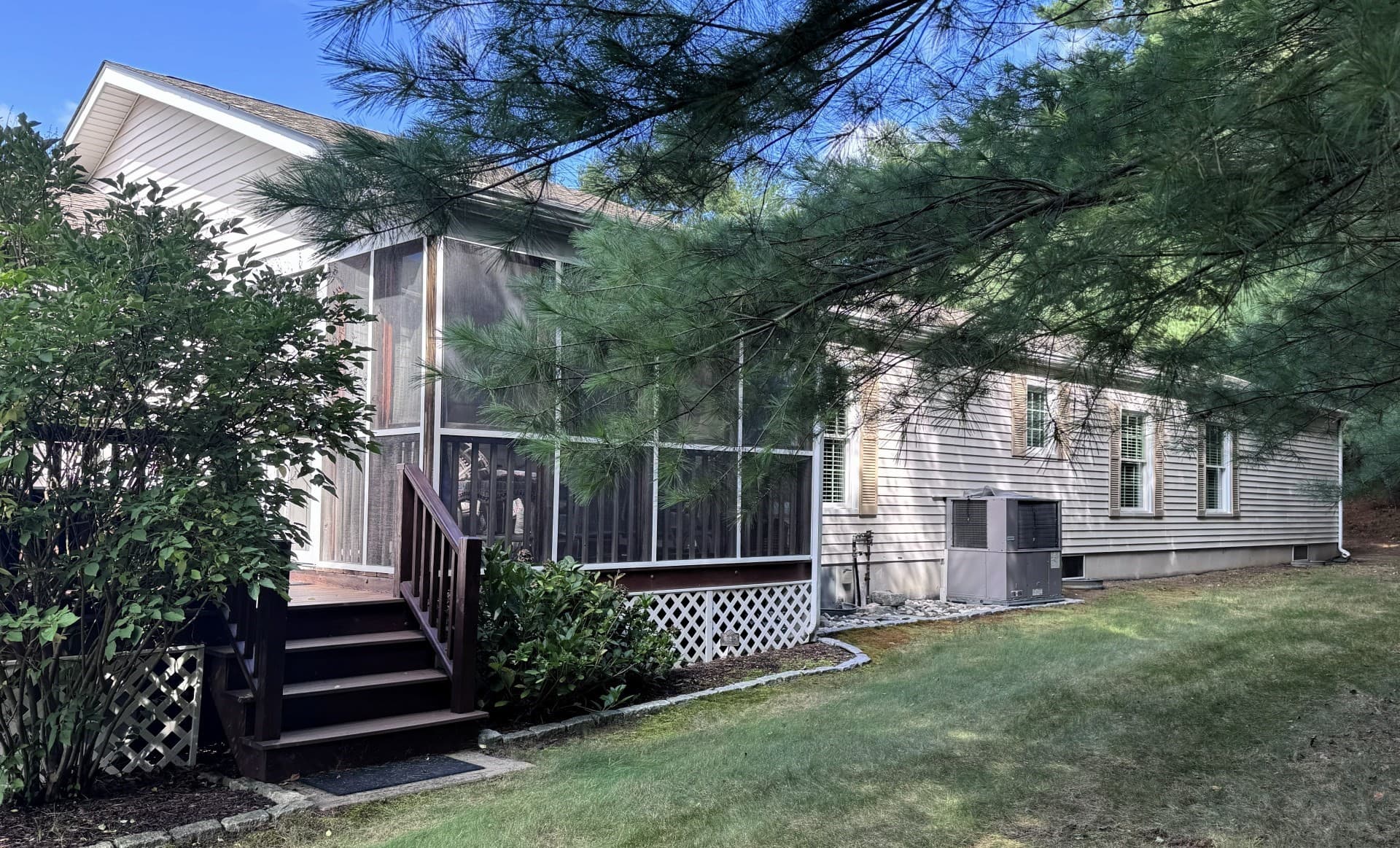 Single Family Residence at 5006 Oak Point Drive, Middleboro MA 02346, Middleboro, photo 5 of 28