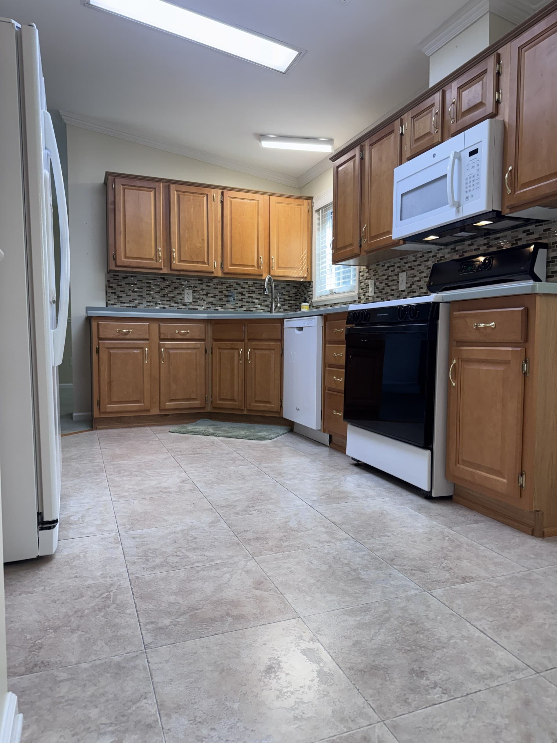 Single Family Residence at 5006 Oak Point Drive, Middleboro MA 02346, Middleboro, photo 19 of 28