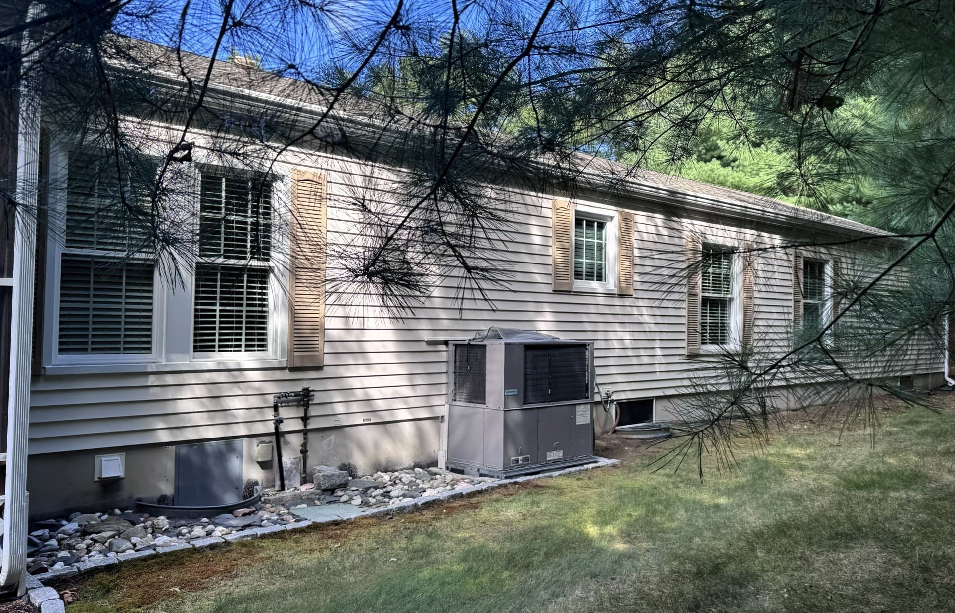 Single Family Residence at 5006 Oak Point Drive, Middleboro MA 02346, Middleboro, photo 4 of 28