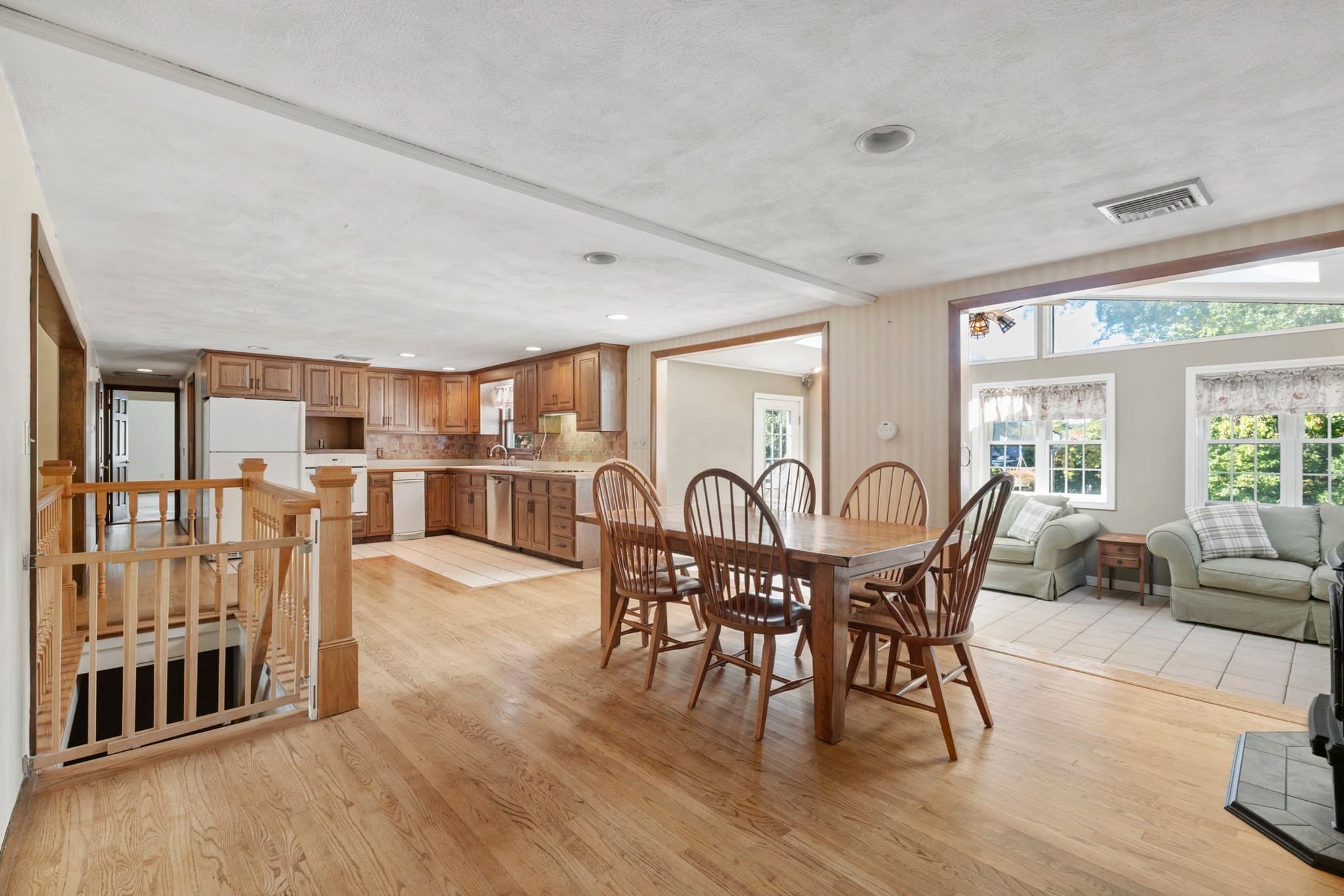 Single Family Residence at 11 Carousel Dr, Millbury MA 01527, Millbury, photo 6 of 42