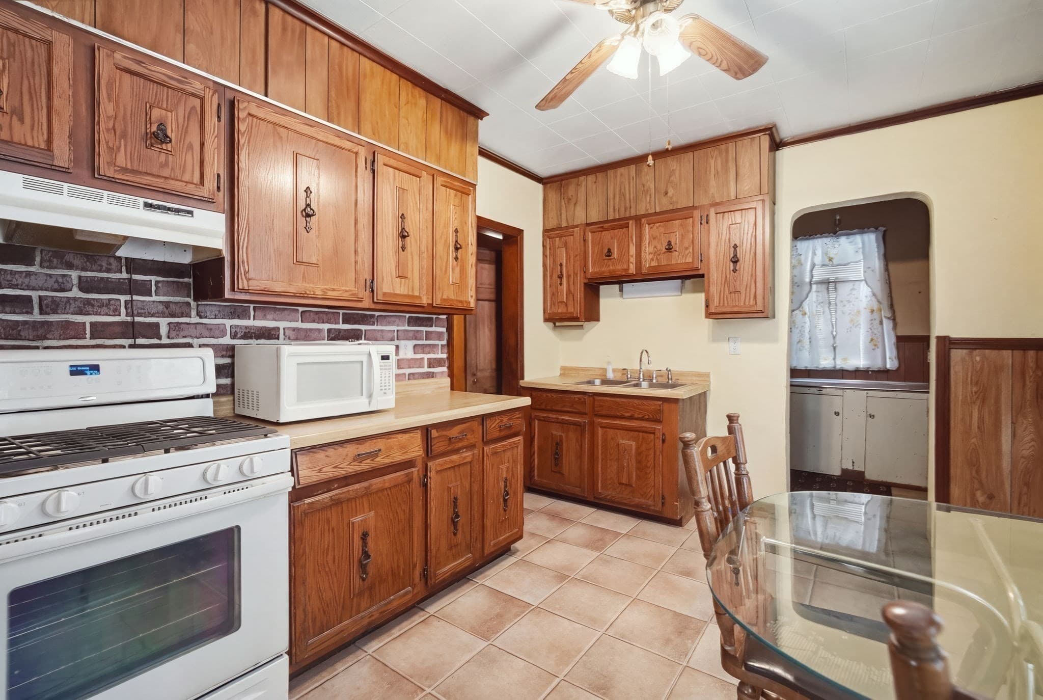 Single Family Residence at 82 Gresham St, Springfield MA 01119, Springfield, photo 5 of 29