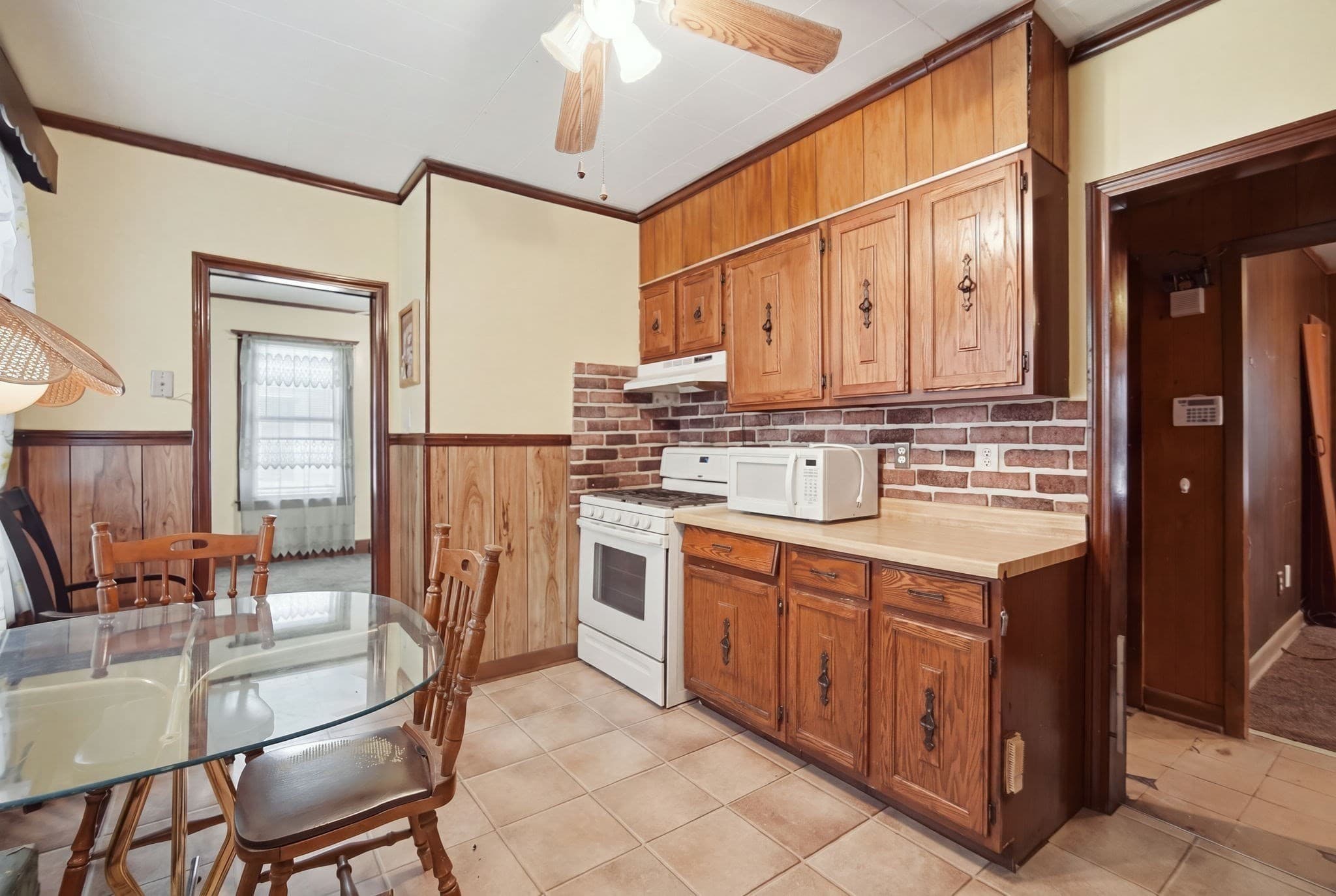 Single Family Residence at 82 Gresham St, Springfield MA 01119, Springfield, photo 4 of 29