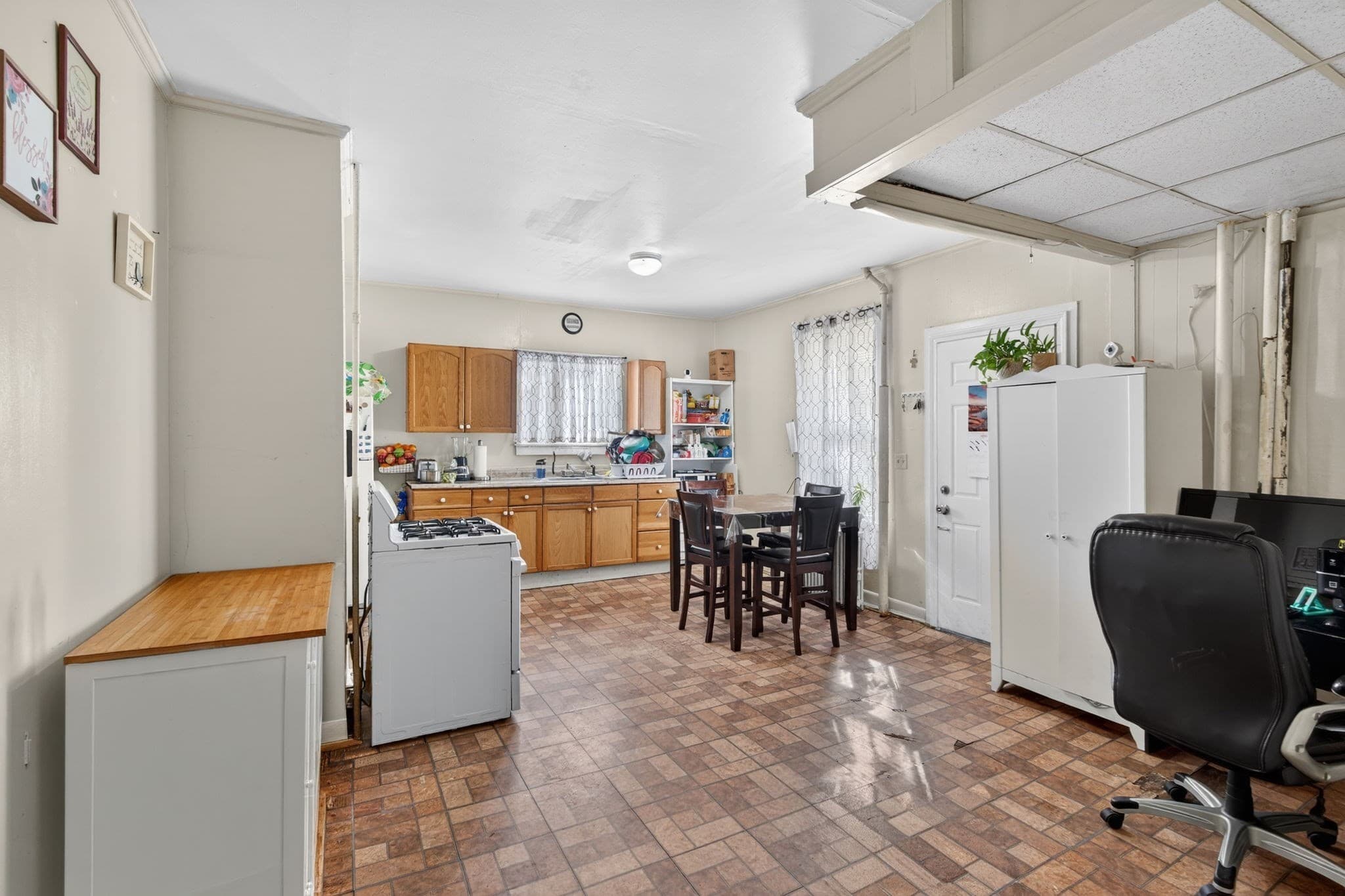 Multi Family at 102 Rockaway St, Lynn MA 01902, Lynn, photo 32 of 42