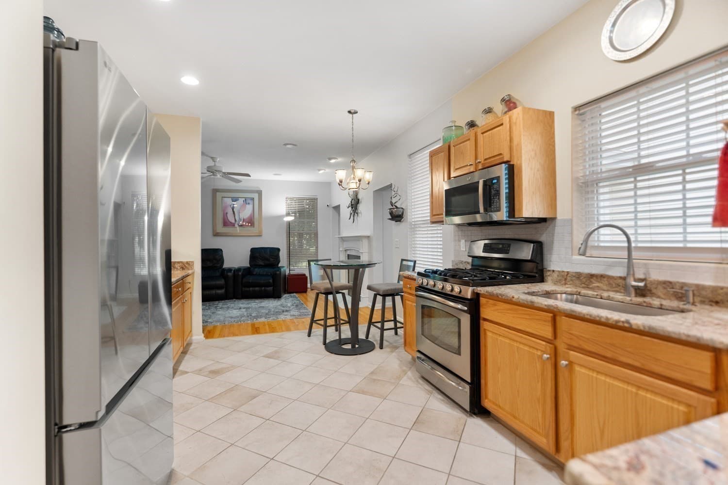 Condominium at 30 Summerfield Drive # 30, Uxbridge MA 01569, Uxbridge, photo 10 of 42