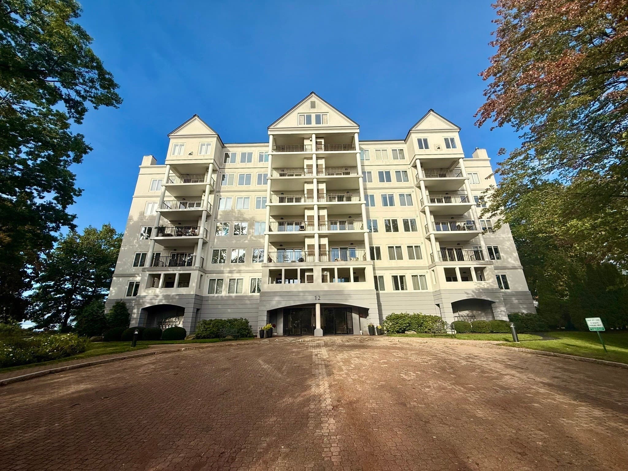 12 Mountain Laurels Dr # 308, Nashua NH 03062