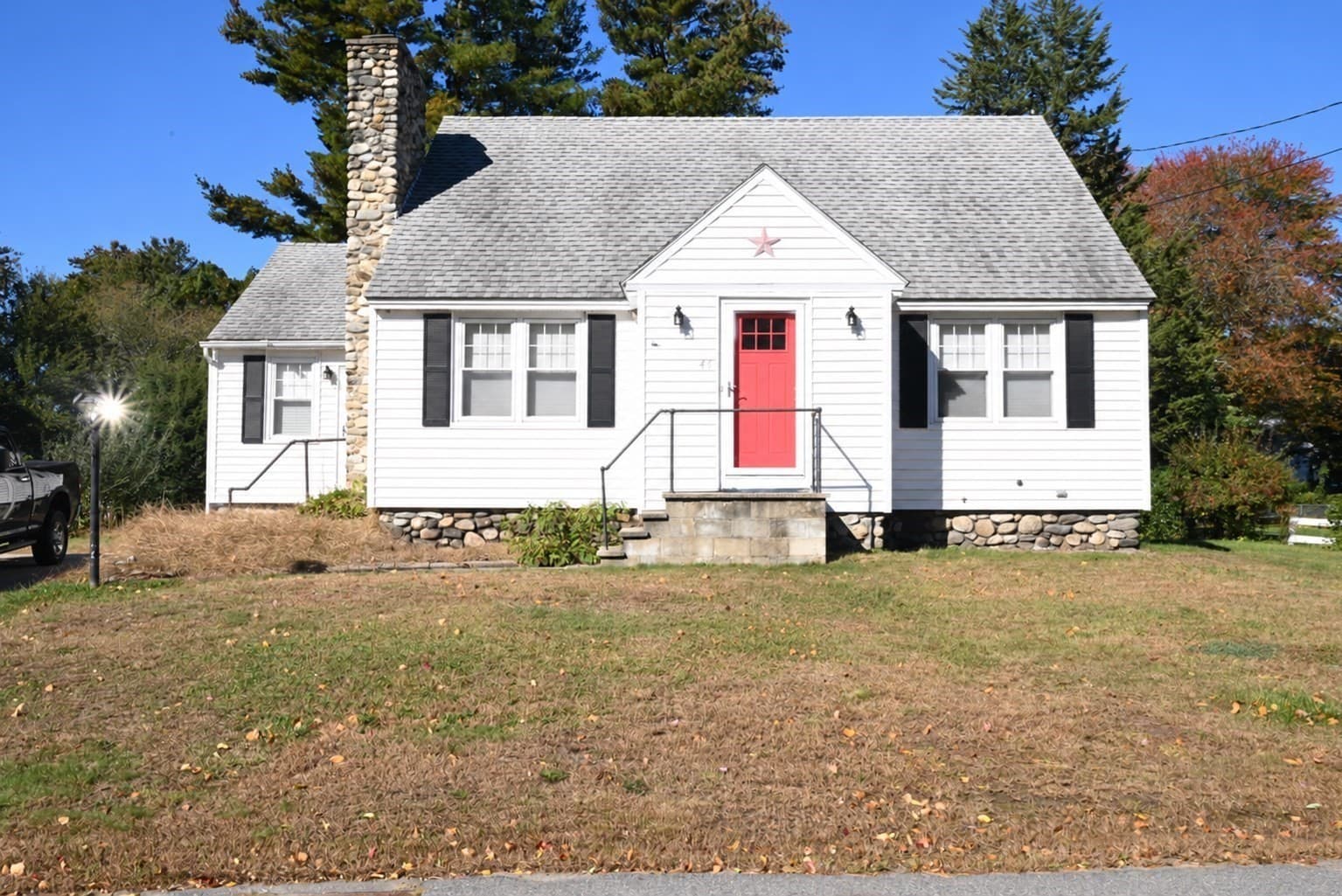 Single Family Residence at 46 Litchfield Ave, Dracut MA 01826, Dracut, photo 2 of 13