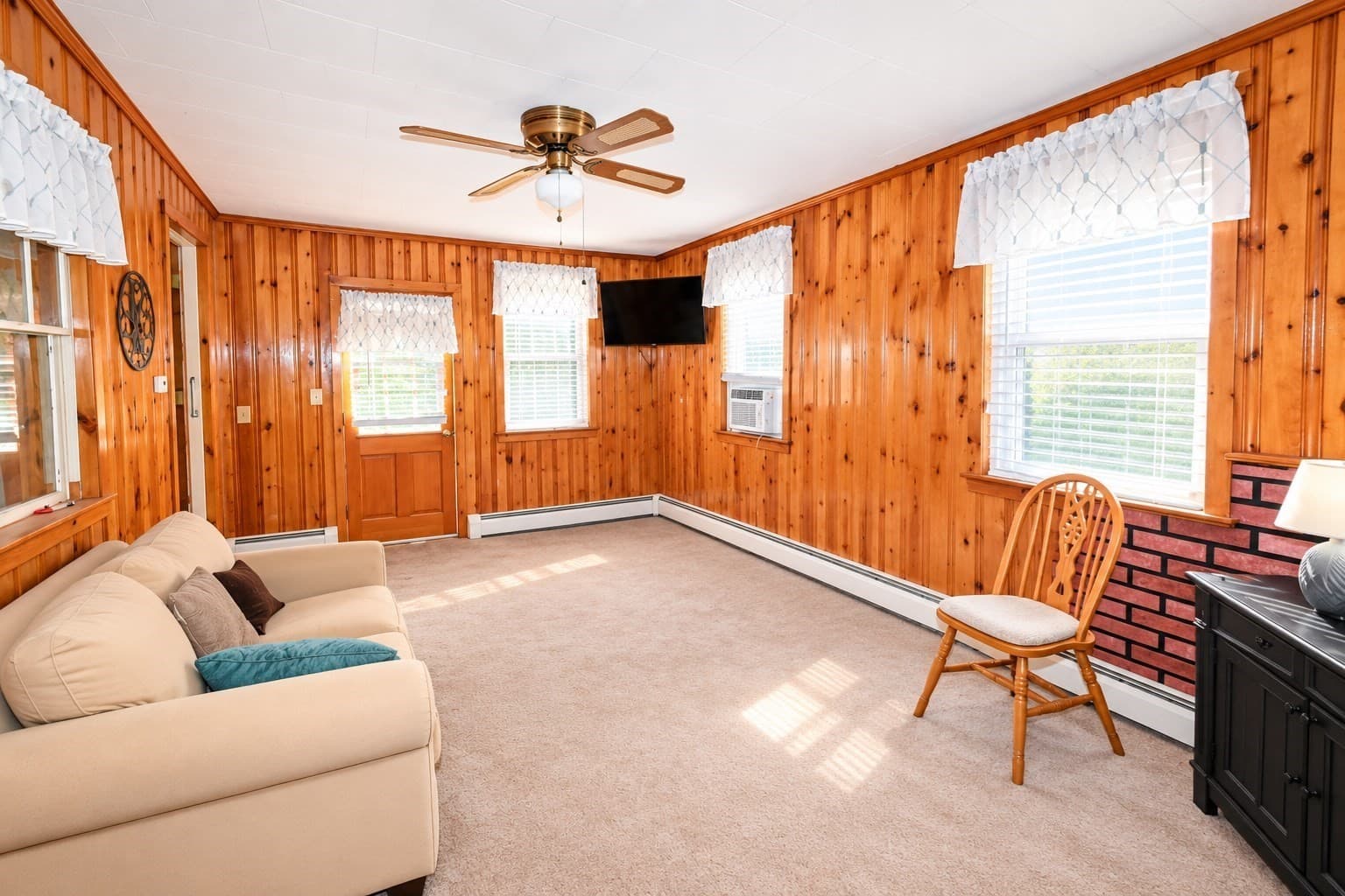 Single Family Residence at 46 Litchfield Ave, Dracut MA 01826, Dracut, photo 6 of 13