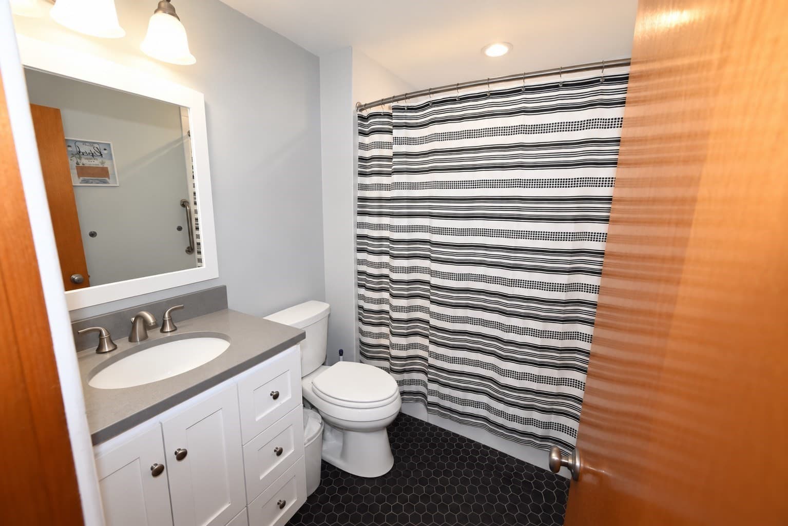 Single Family Residence at 46 Litchfield Ave, Dracut MA 01826, Dracut, photo 8 of 13