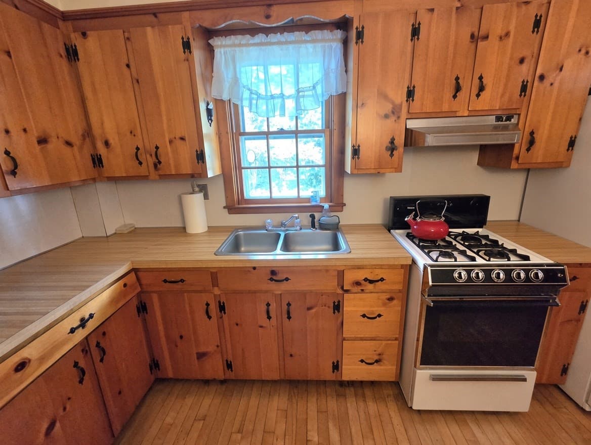 Single Family Residence at 584 Slocum Rd, Dartmouth MA 02747, Dartmouth, photo 6 of 36