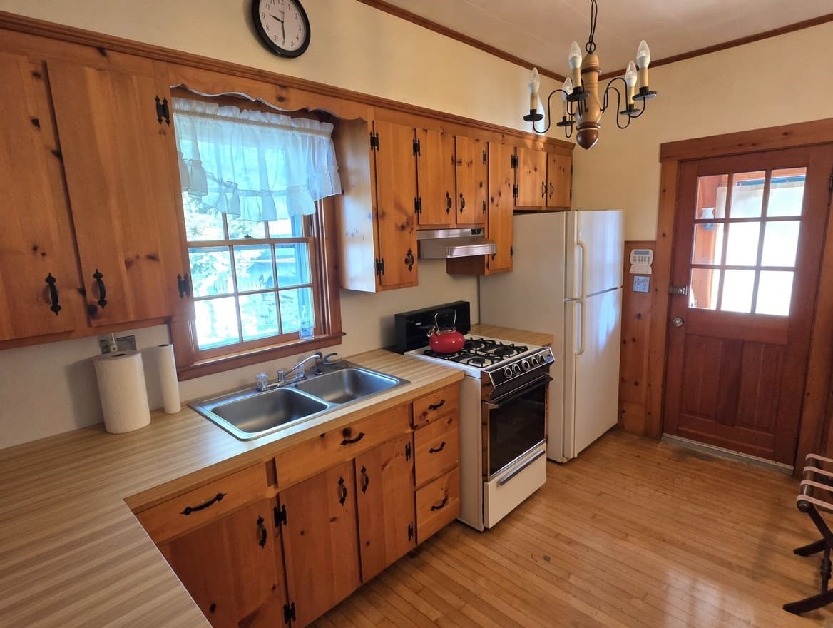 Single Family Residence at 584 Slocum Rd, Dartmouth MA 02747, Dartmouth, photo 7 of 36