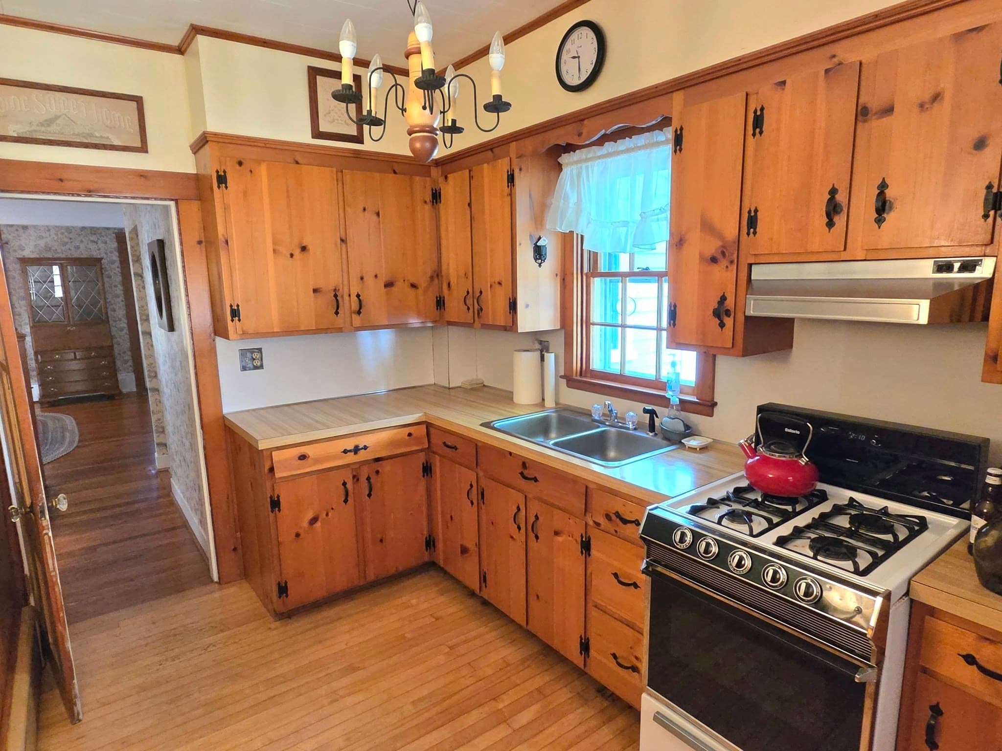 Single Family Residence at 584 Slocum Rd, Dartmouth MA 02747, Dartmouth, photo 5 of 36