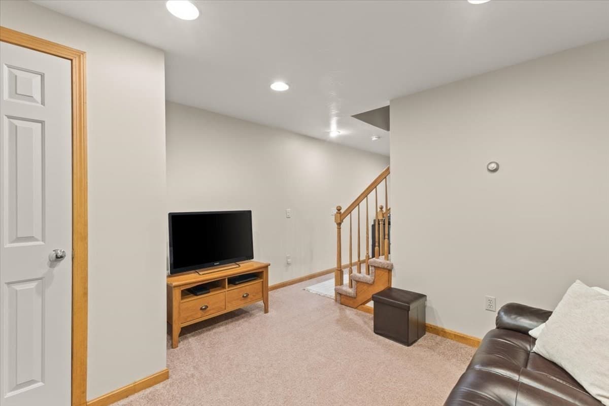 Single Family Residence at 8 George Littlefield Circle, Middleboro MA 02346, Middleboro, photo 27 of 35