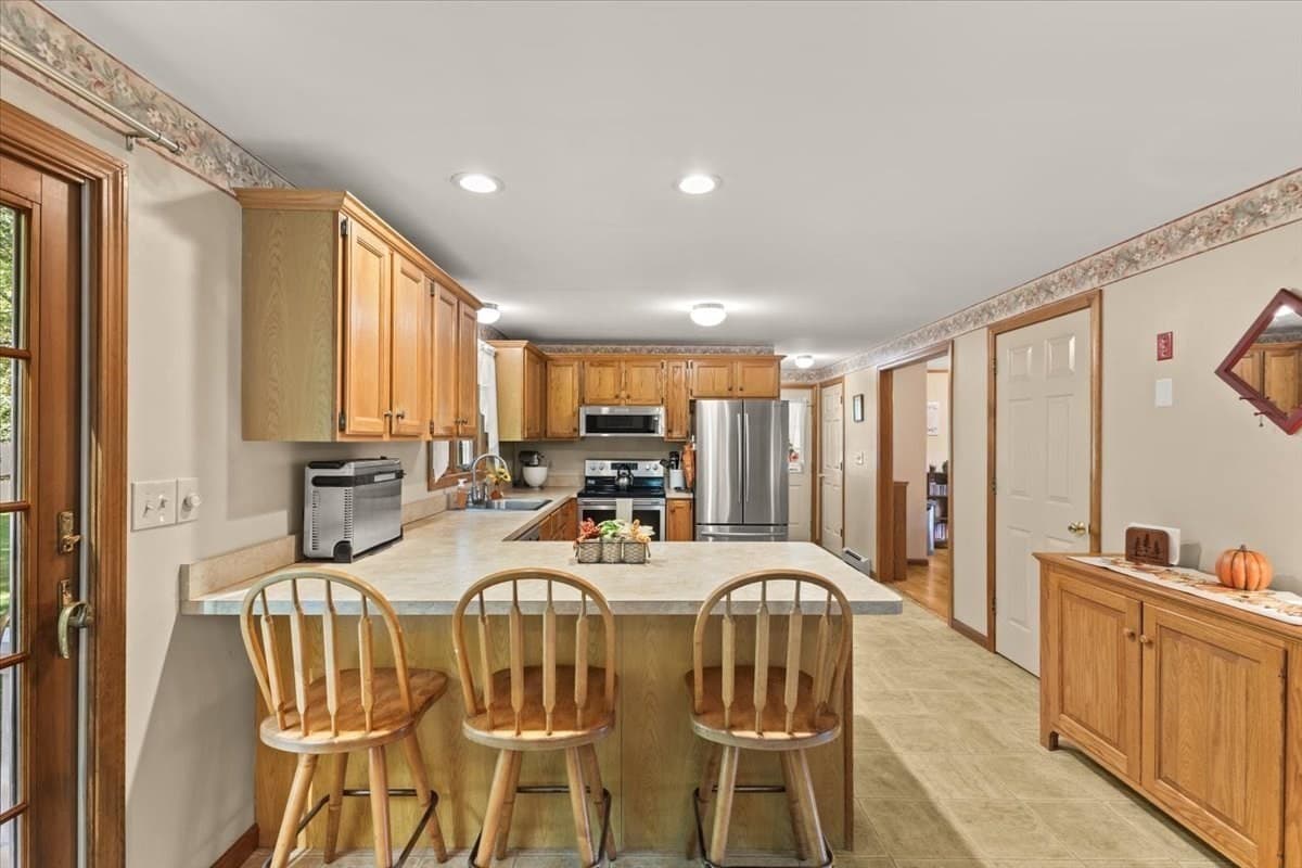 Single Family Residence at 8 George Littlefield Circle, Middleboro MA 02346, Middleboro, photo 14 of 35