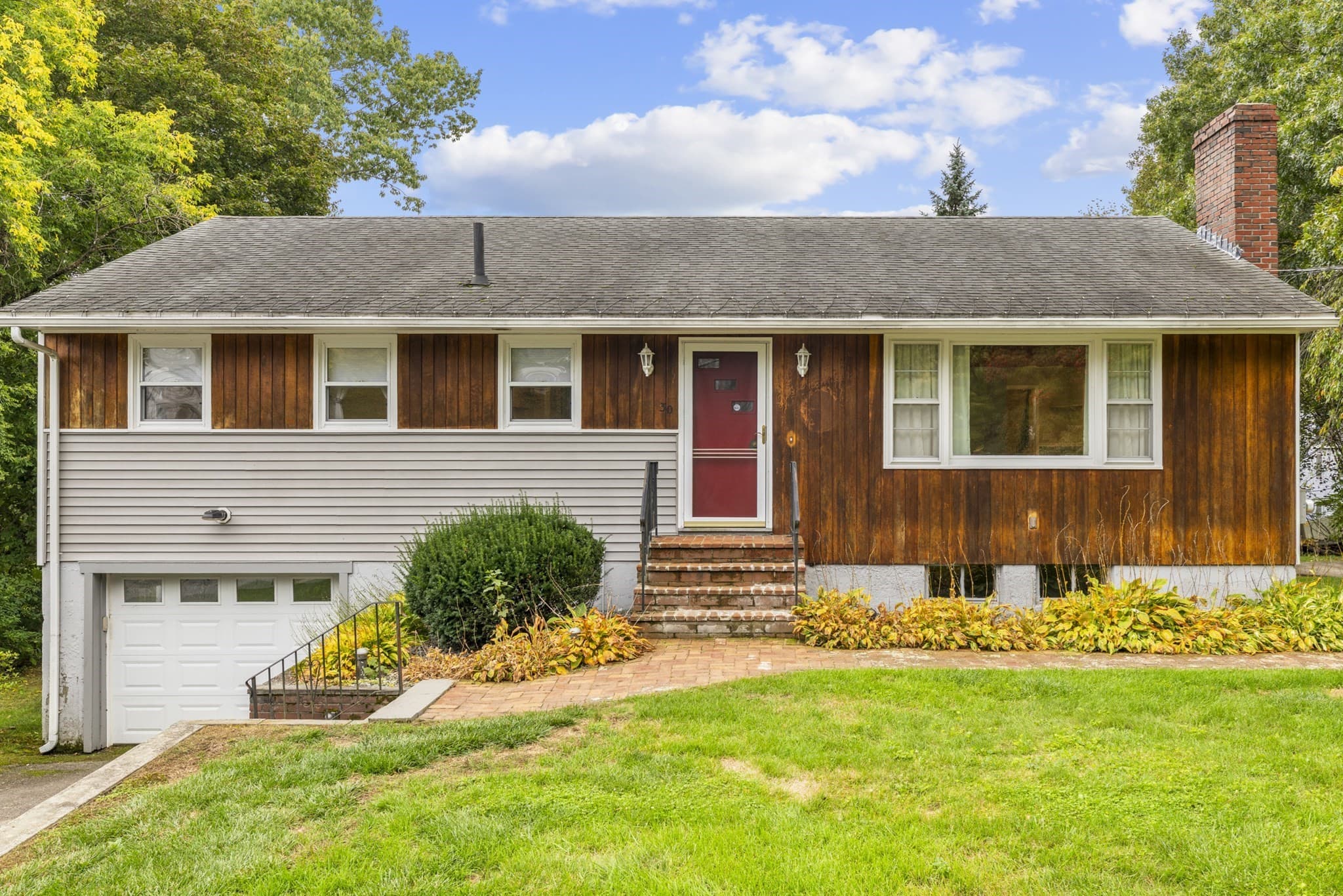 30 Lee Rd, Dracut MA 01826