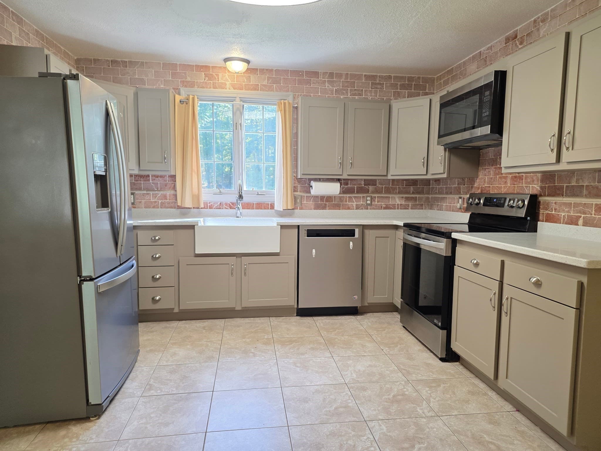 Single Family Residence at 4 Joseph St, Dudley MA 01571, Dudley, photo 5 of 40