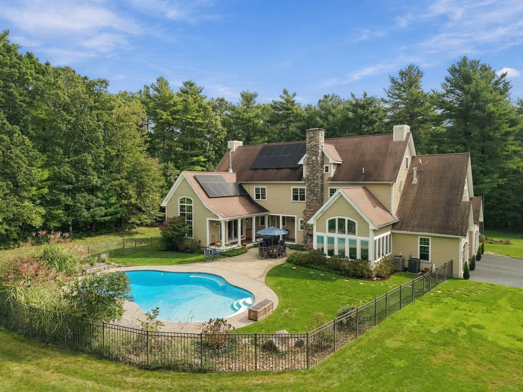 Single Family Residence at 20 Hillside Ln, Duxbury MA 02332, Duxbury, photo 2 of 42