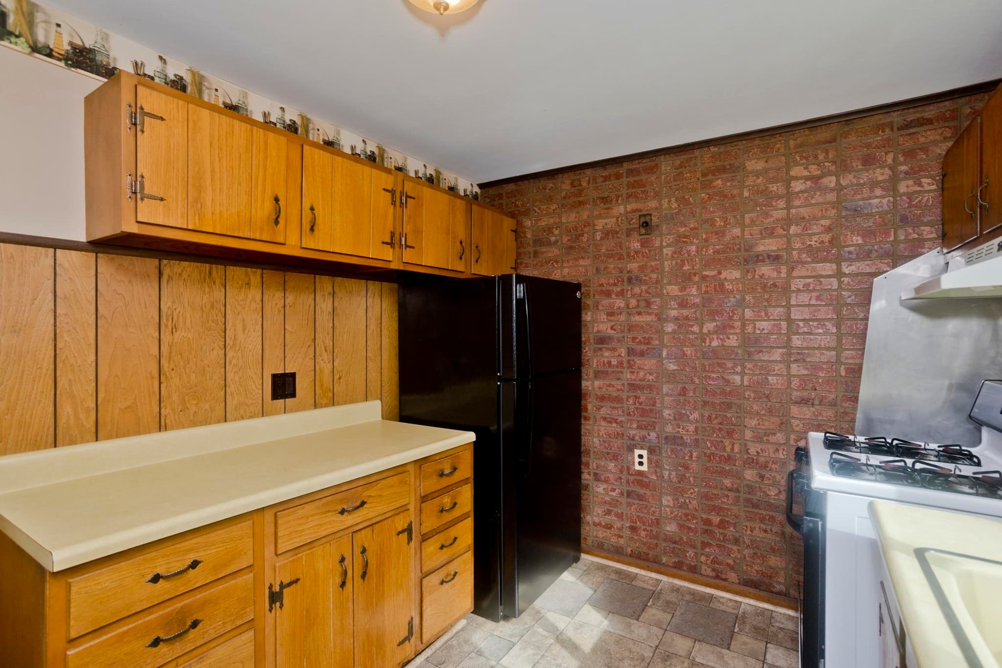 Single Family Residence at 29 Marguerite St, Chicopee MA 01020, Chicopee, photo 4 of 26