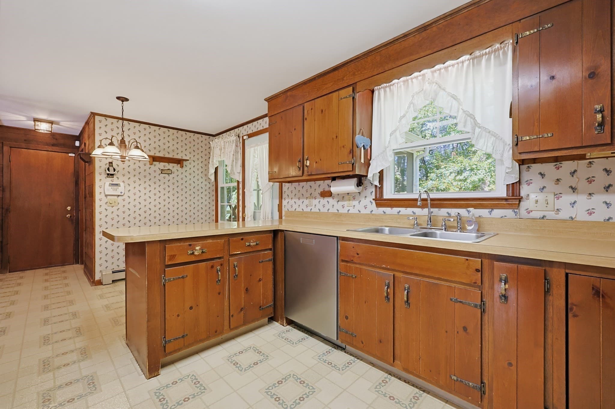 Single Family Residence at 39 Janock Rd., Milford MA 01757, Milford, photo 6 of 42