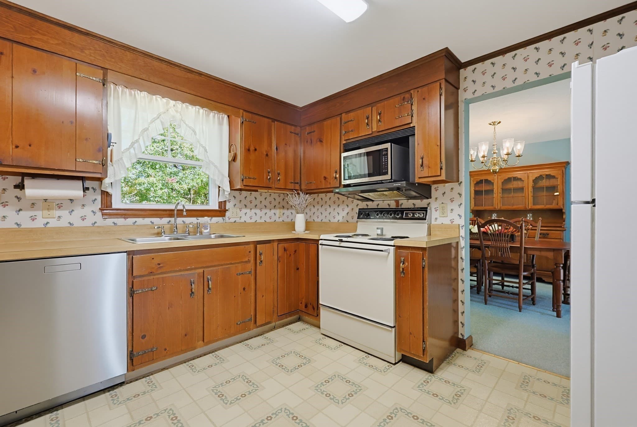 Single Family Residence at 39 Janock Rd., Milford MA 01757, Milford, photo 5 of 42