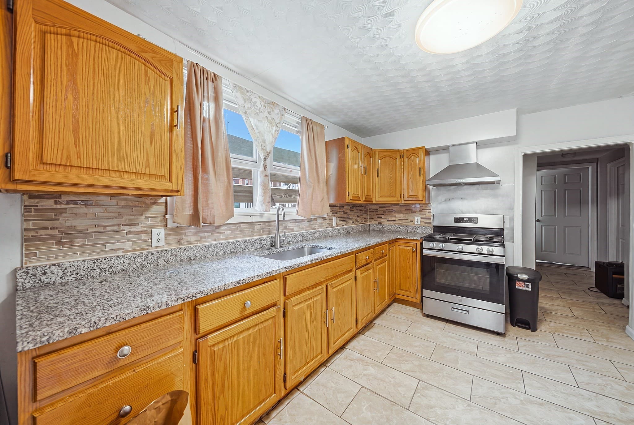 8 Cady St, Lowell MA 01852