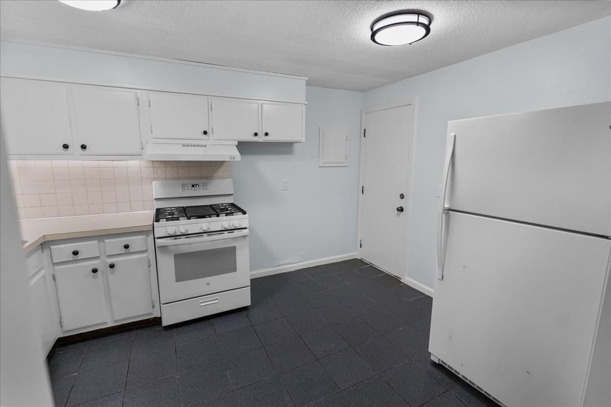 Condominium at 635 W Lowell Ave # 2, Haverhill MA 01832, Haverhill, photo 8 of 10