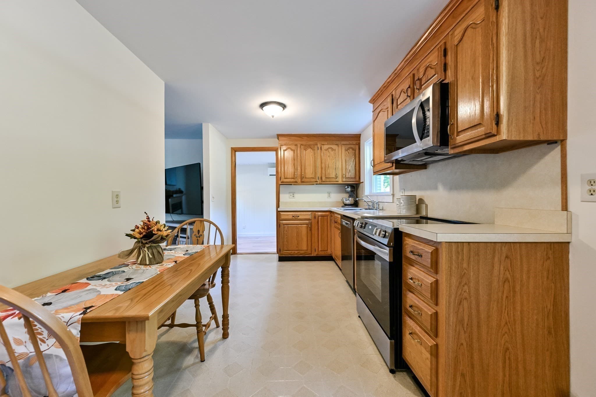 Single Family Residence at 491 Maple St, Mansfield MA 02048, Mansfield, photo 17 of 41